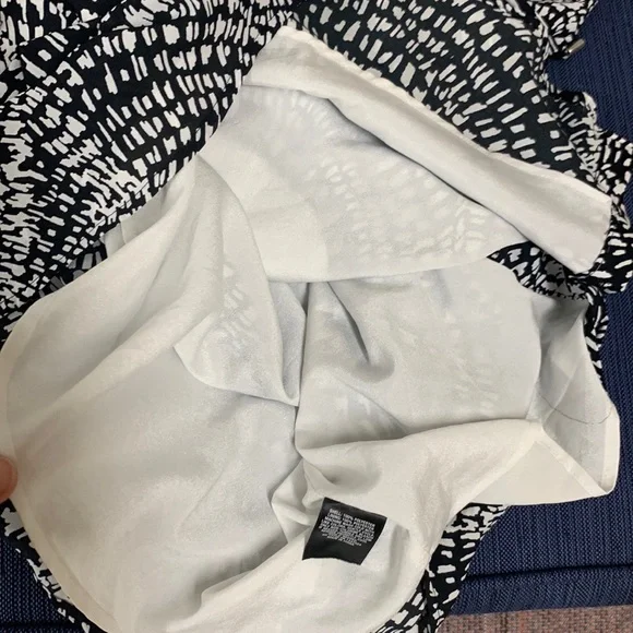 Black and white dress - Picture 10 of 12